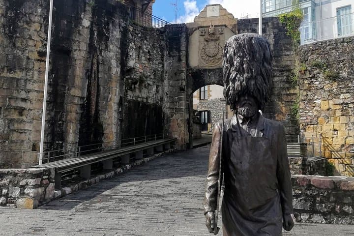 Private Hondarribia Sightseeing & Pintxos Experience