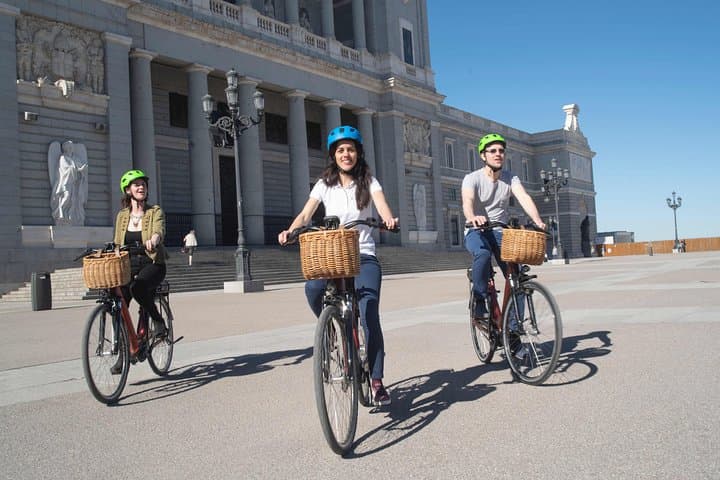 Madrid: Exclusive Private City Tour by Bike/E-Bike