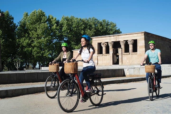 Madrid: Exclusive Private City Tour by Bike/E-Bike