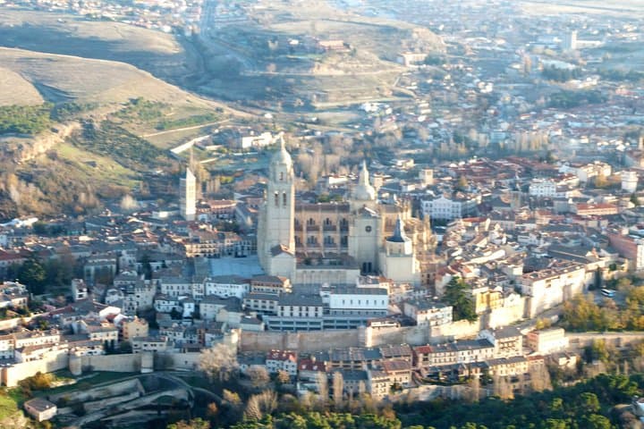 Hot Air Balloon Ride in Segovia with Toast, Picnic and Video