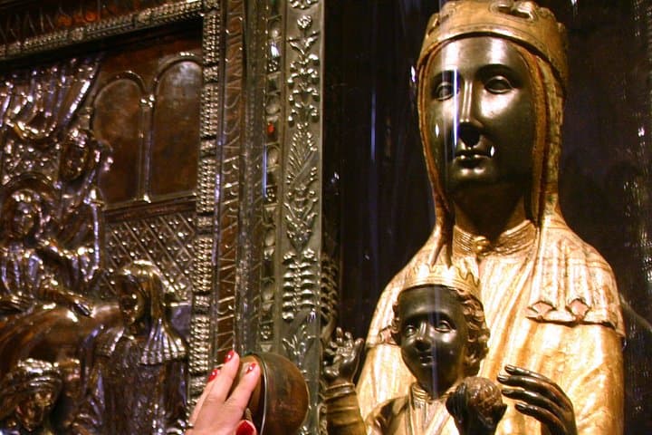 Montserrat Guided Tour with Cogwheel or Cable Car & Black Madonna