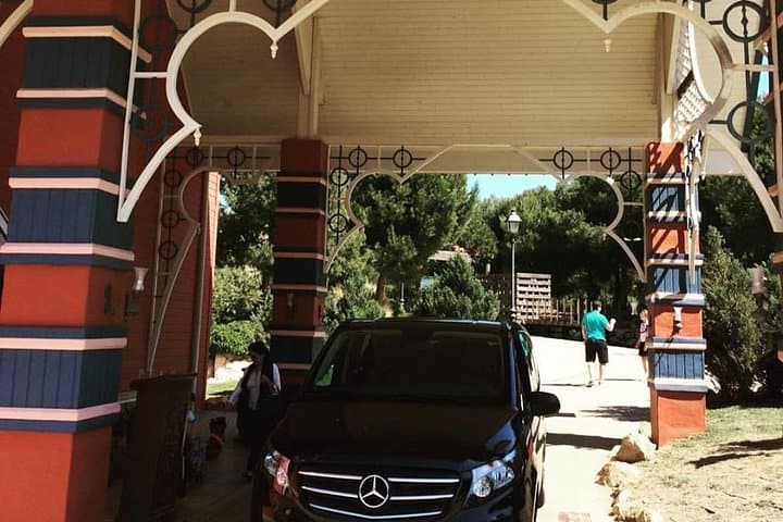 Private Transfer from Port Aventura to Barcelona Airport