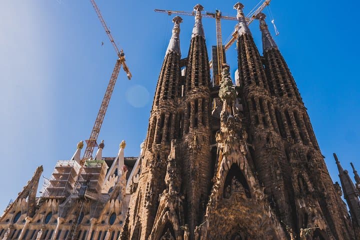 Barcelona and Montserrat Private 5 days Tour with Transfers