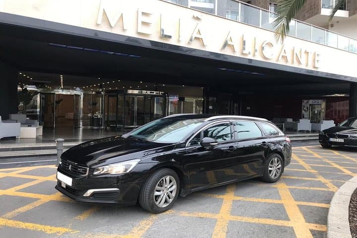 Transfer from Benidorm to Alicante airport with private Sedan max. 3 passengers