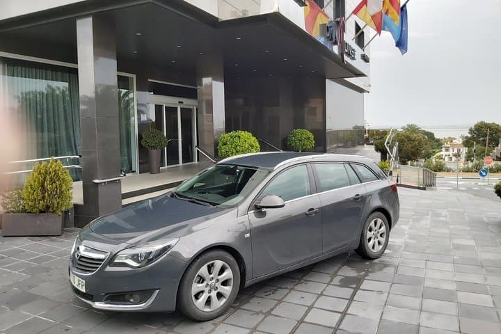 Transfer from Alicante city to Alicante airport with private Sedan max. 3 passengers