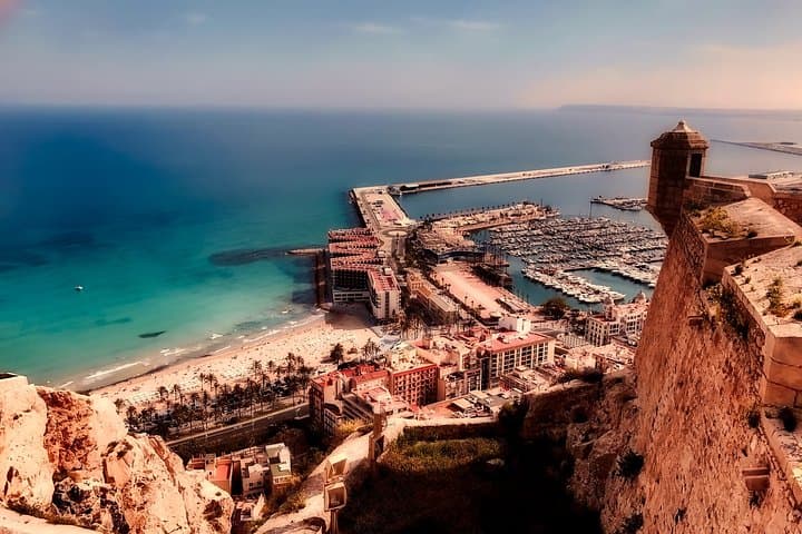 Transfer from Alicante city to Alicante airport with private Sedan max. 3 passengers