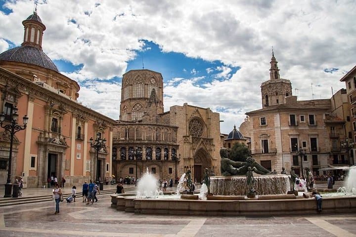 Walking Tour of Valencia with Traditional Drink Experience