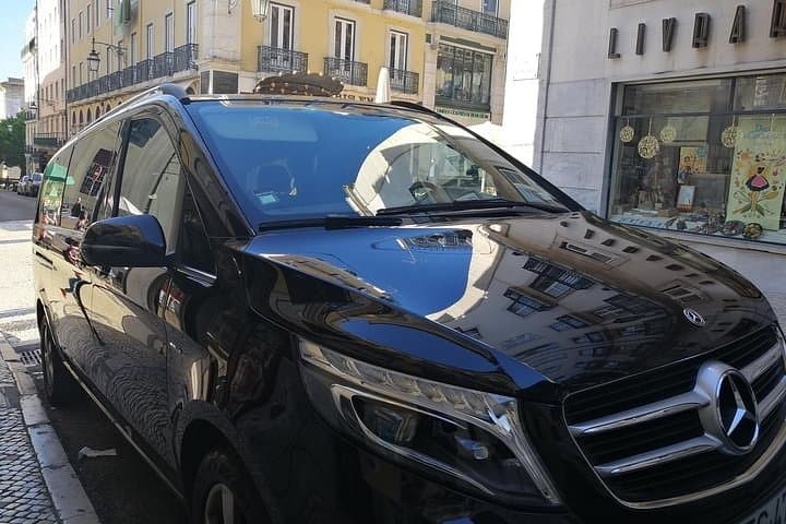 Transfer to Lisbon from Madrid with stop in Évora (1hour)