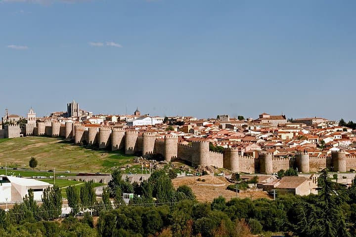Private day tour to Avila and Salamanca from Madrid with Hotel pick up