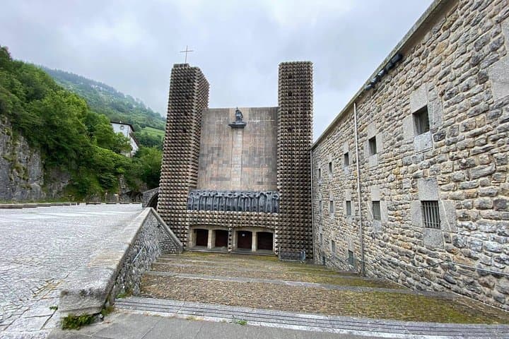 Private Aizkorri Full-Day Trek from San Sebastian