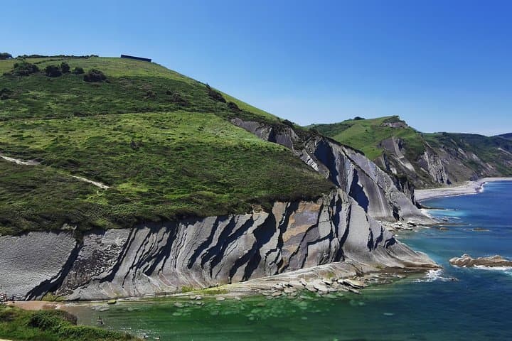 Private Txakoli Vineyards Hike: Zumaia & Getaria with Lunch