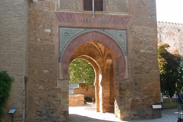 Going to Alhambra? 3 hrs Private Tour! Skip the long lines to visit the Alhambra