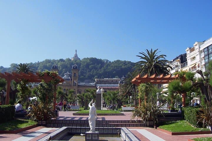 San Sebastian Private Tour with guide and pick up from hotel/port
