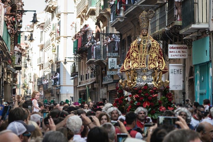 Private Pamplona SAN FERMIN & Bull Run Pick up from San Sebastian