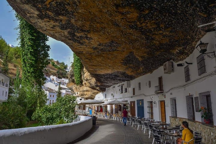 Ronda and Setenil de las Bodegas tour from Malaga