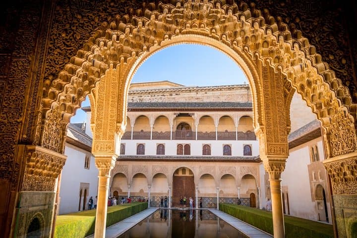 Alhambra: Small Group Tour with Local Guide & Admission