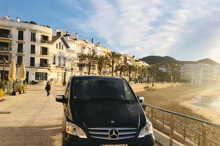 Private Transfer from Barcelona Airport to Sitges