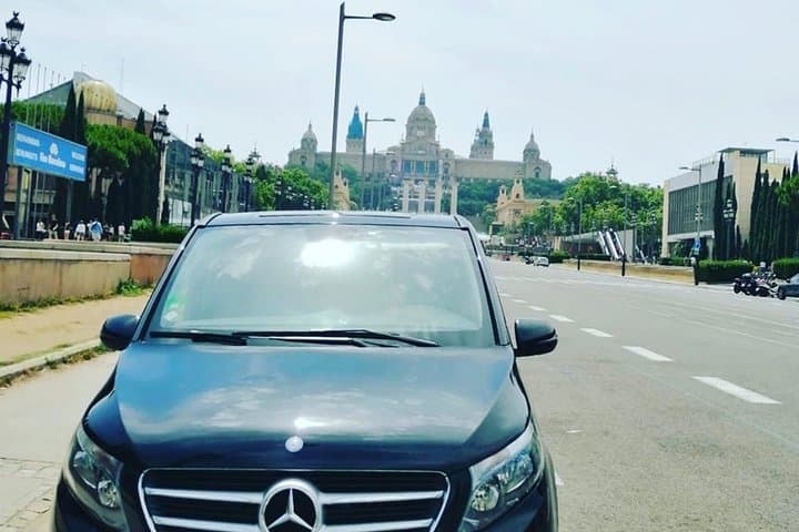 Private Tour Barcelona and Montserrat 8 Hours