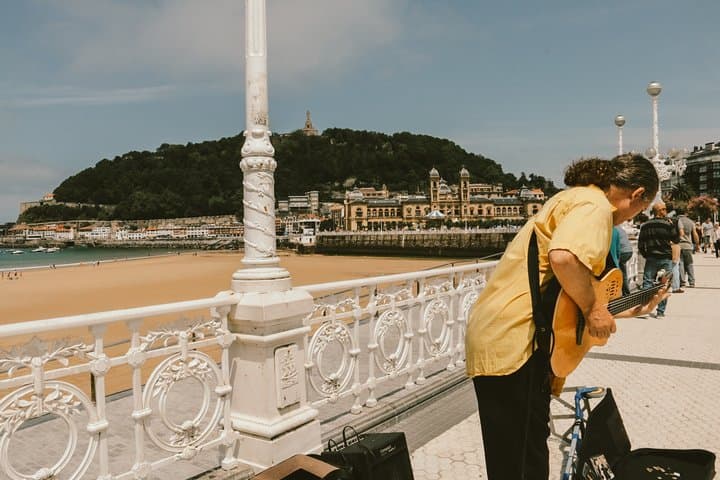 5 days Basque Co: tours and Transfers: San Sebastian and Bilbao