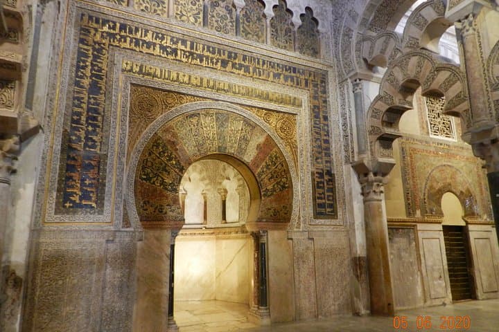 Exclusive visit to the Mosque with official guide. Small groups