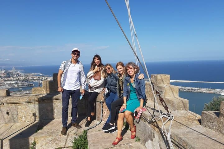 Barcelona: Old Town, Montjuic Castle, Cable Car Small Group Tour