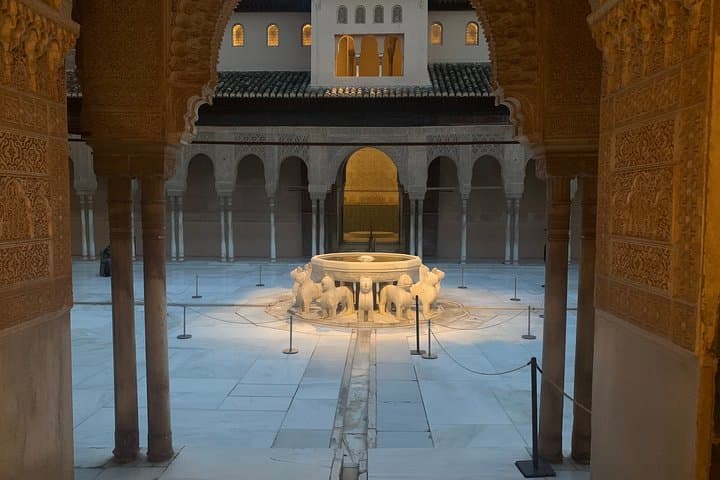 Alhambra: Night Visit to Nasrid Palaces
