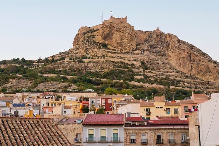 Explore the old city center of Alicante private walking tour
