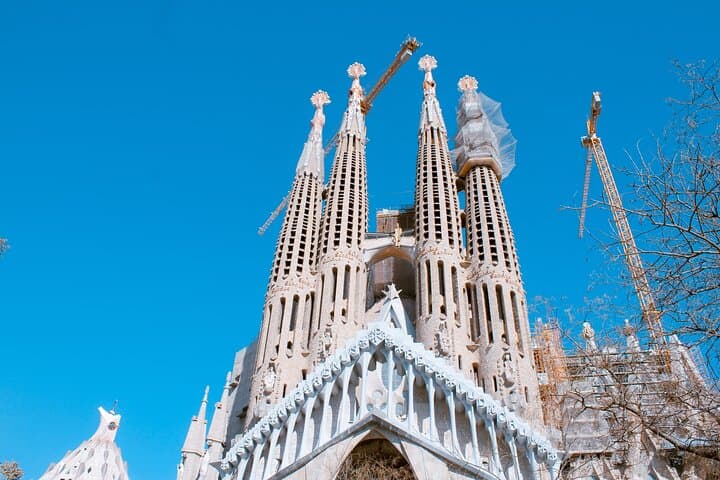 Never ending is one
of the nicknames the
Sagrada Familia
is known by.
