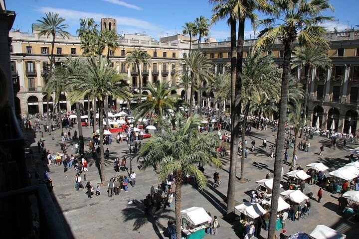 Private Walking Tour Across Gothic Quarter