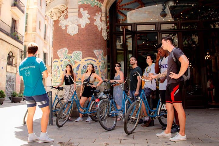 Historical and Modernist Bike Tour Barcelona