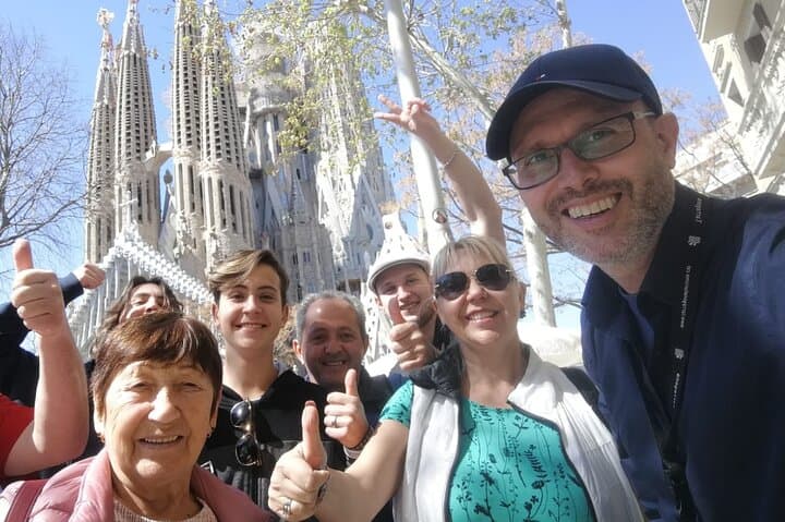 Best of Barcelona: Sagrada Familia & Park Guell Tour with Pick-up