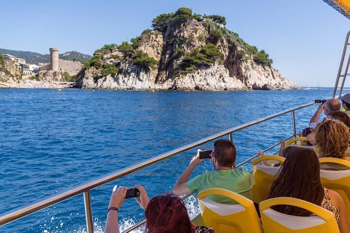Costa Brava Small Group with Hotel Pick up and Boat Ride