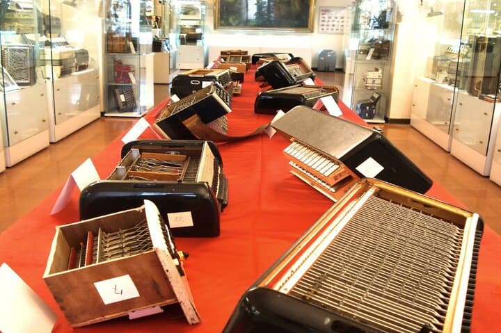 Santander: Private Guided Tour of the Centro Botín with Tickets