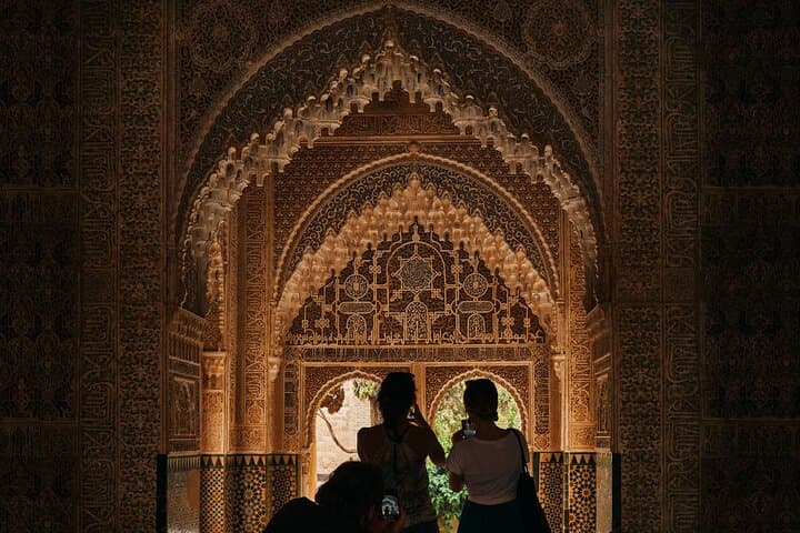 Maximize your Alhambra experience with an official guided tour, covering the Nasrid Palaces, Alcazaba, and Generalife.