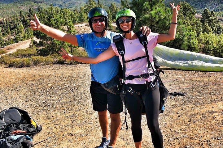 GOLD Paragliding Flight with Videos/Photos, T-shirt and Cava