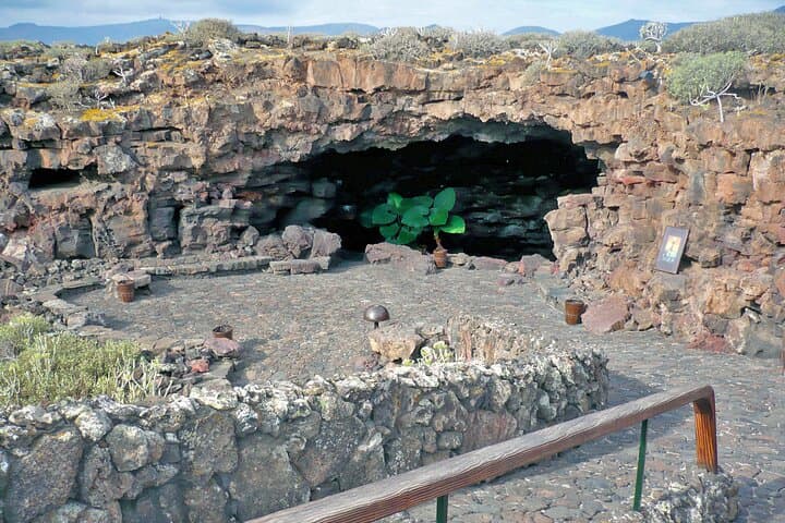Private luxury Tour of Jameos del Agua and Cueva de los Verdes in Lanzarote