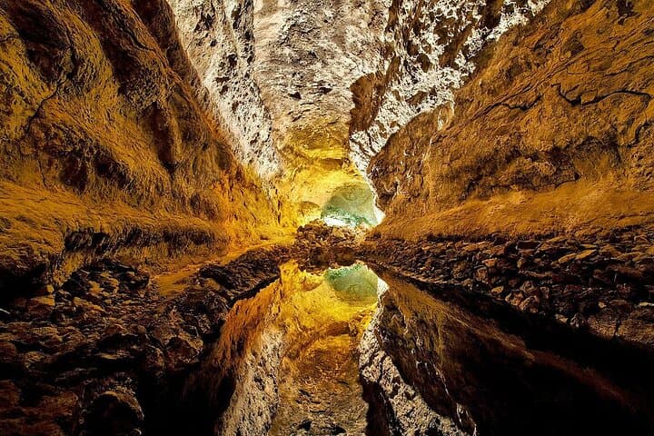 Private luxury Tour of Jameos del Agua and Cueva de los Verdes in Lanzarote