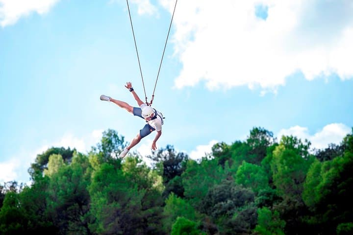 Bungee jumping over the Gállego River