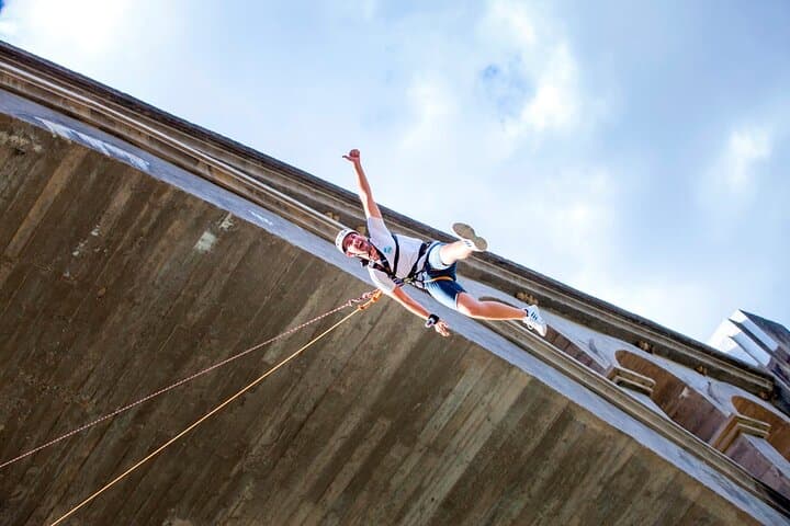 Bungee jumping over the Gállego River