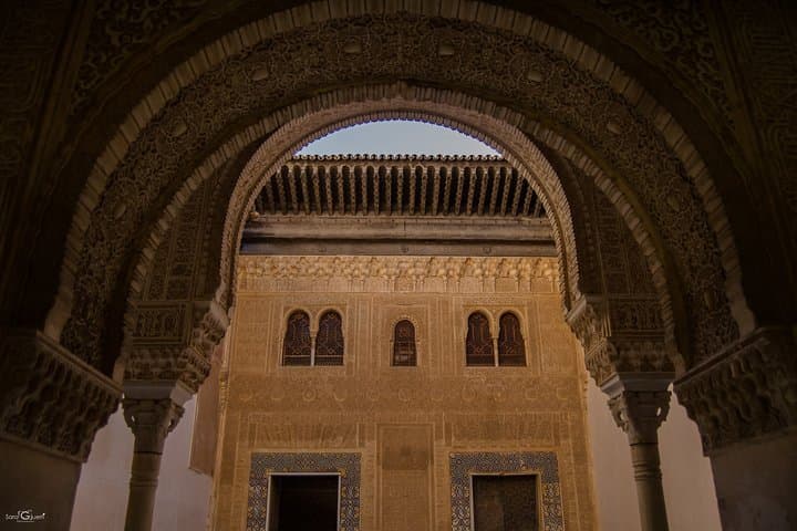 Private Tour to The Alhambra with Nasrid Palaces in Granada