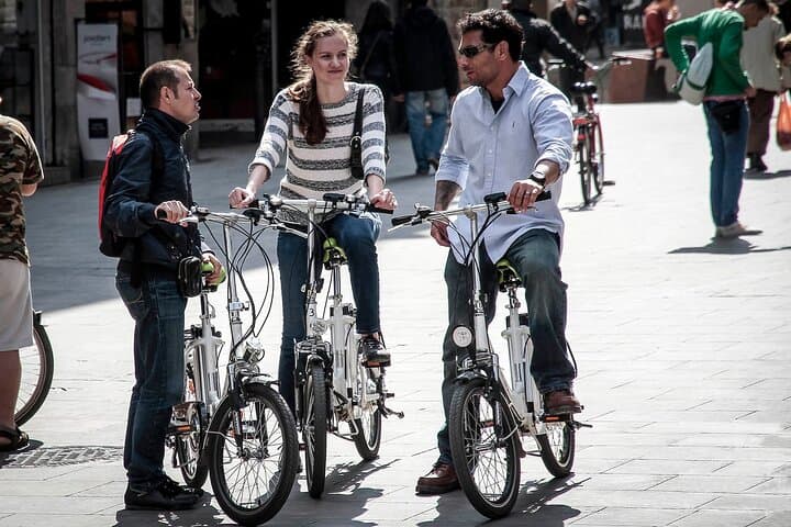 Guided bike tour through the Gothic Quarter