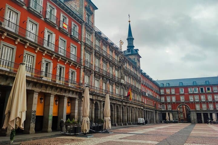 A day in the life of Madrid - Private tour with a local