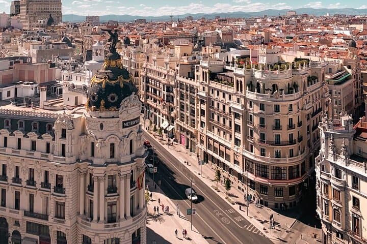 Private tour of Photography at best locations in Madrid with a local