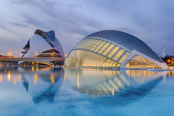 Private tour of Photography at best locations in Valencia with a local