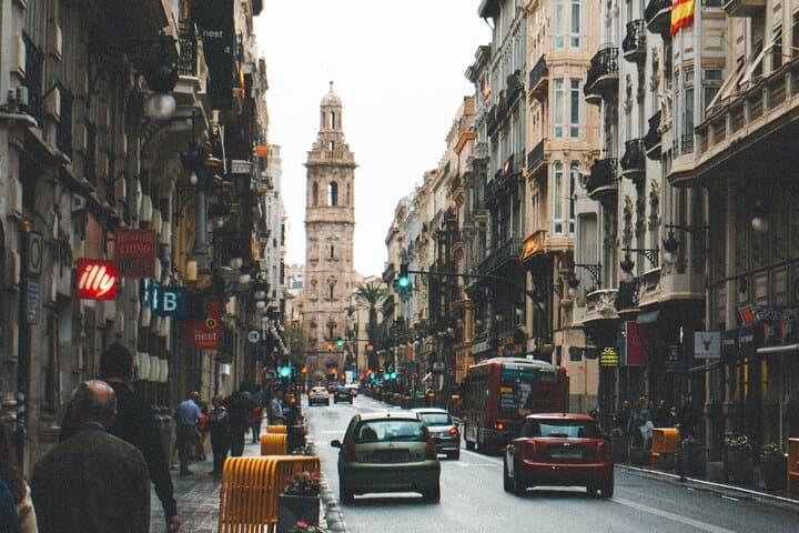 Private tour of Photography at best locations in Valencia with a local