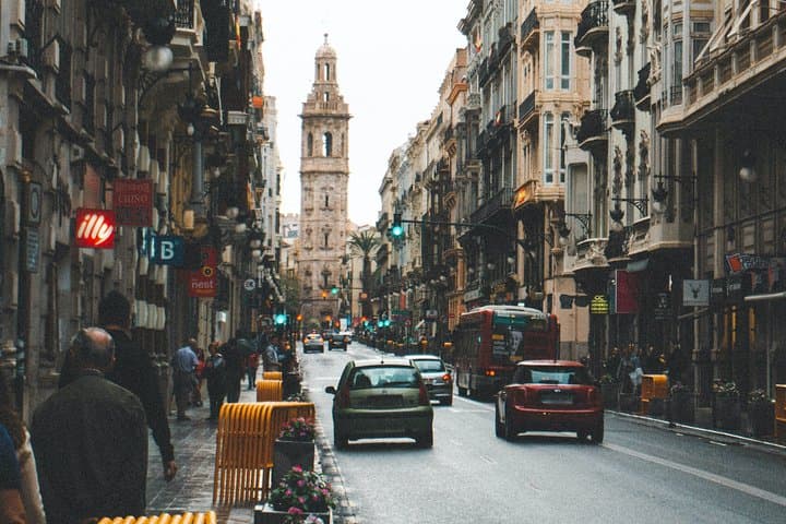 Layover in Valencia a Private Tour with a local: Best Highlights of Valencia