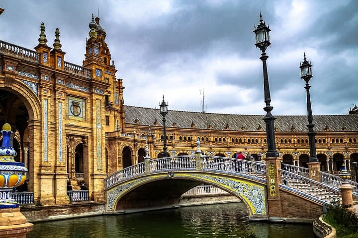 Private tour of Photography at best locations in Seville with a local