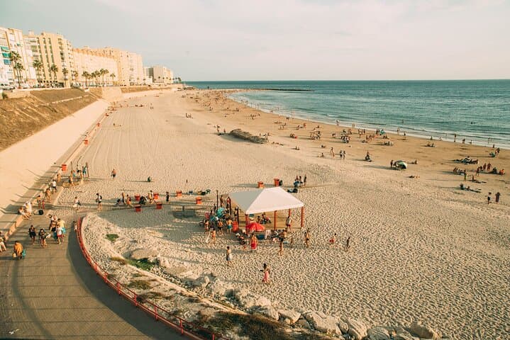 Touristic highlights of Cadiz on a Private half day tour with a local