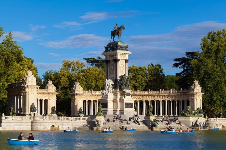Arrival Transfer from Madrid Airport MAD to Madrid in Private Van