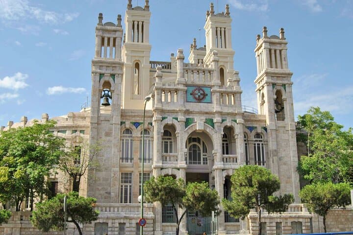 Arrival Transfer from Madrid Airport MAD to Madrid in Private Van